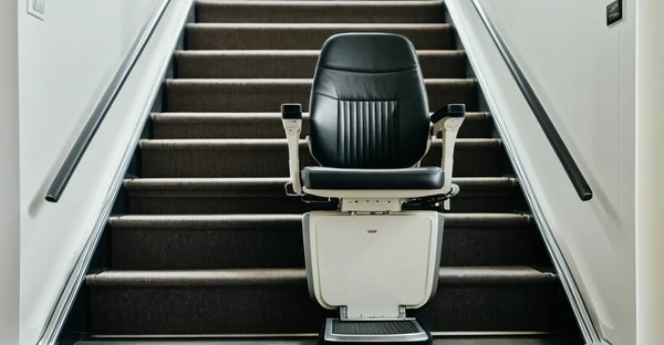 Solution de mobilité pour monte-escalier droit : guide pratique